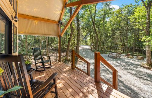 Branson Casa | Hidden Hollow - Desirable Ozark Glamping
