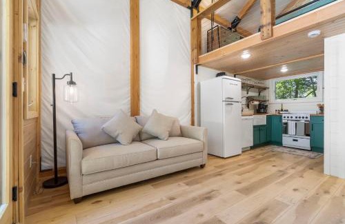 Branson Casa | Hidden Hollow - Desirable Ozark Glamping