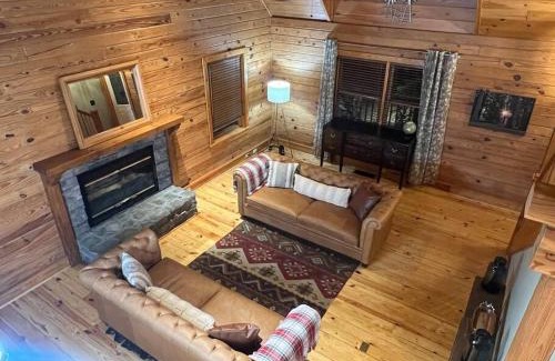 Tate Casa | Hidden Honey Hole Cabin