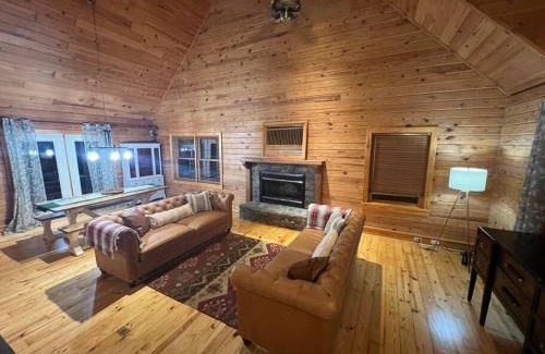Tate Casa | Hidden Honey Hole Cabin