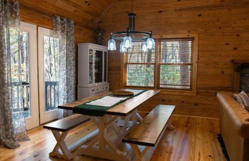 Tate Casa | Hidden Honey Hole Cabin