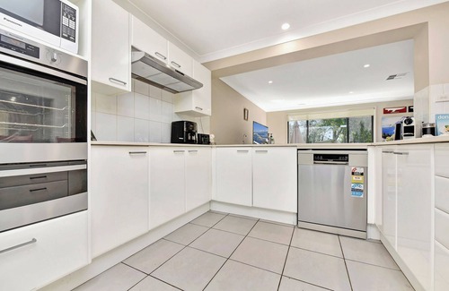 Lake Macquarie City Council Casa | Hidden Horizon Nords Wharf - 5 bed 3 bath - 1pm checkout Sundays