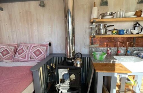 Tintagel Alquiler De RV | Hidden Hut – Secluded Shepherds Hut Titagel