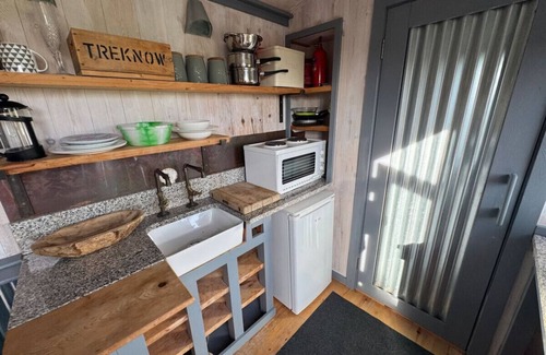 Tintagel Cabina | Hidden Hut Shepards Hut Sleeps 2