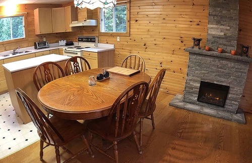 Northern Bruce Peninsula Cabaña | Hidden James retreat on the shoreline of Lake Huron, close to Grotto