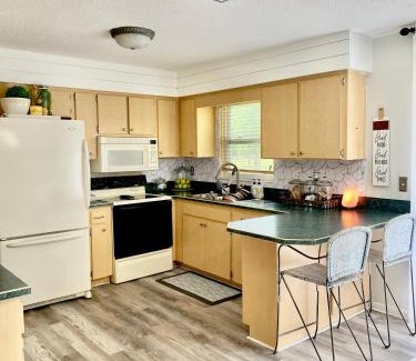 Crystal River Casa | Hidden Lake View