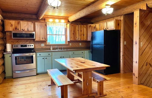 Goshen Casa | Hidden Log Cabin | Hot Tub | Ping Pong | Family |