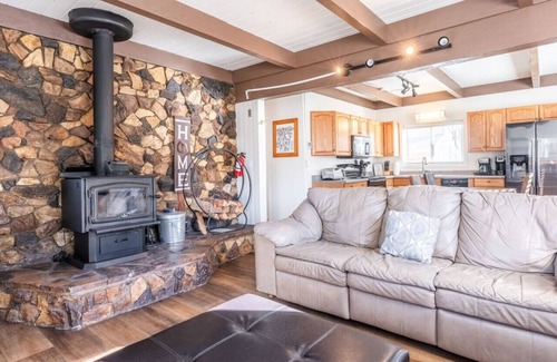 June Lake Casa | Hidden Meadow Cabin-June Lake, CA