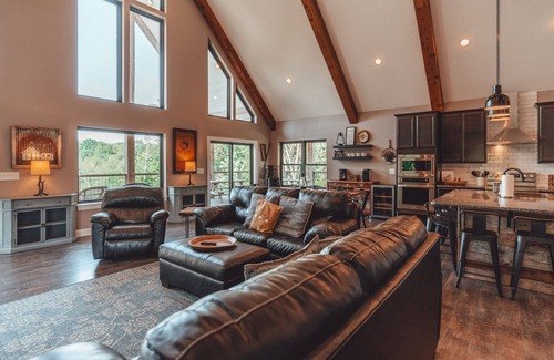Rockbridge Cabina | Hidden Meadows-Nature Trails,Wi-Fi,Hot Tub,Game Room, 20+ private acres