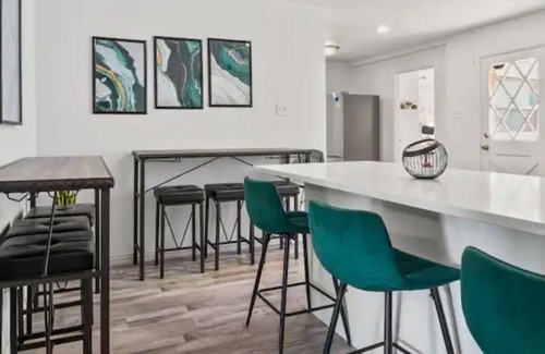 Cedar Crest Casa | Hidden Modern Gem|Mins to DownTown|GameRoom