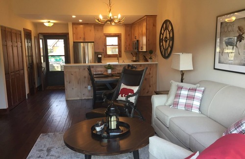 Burnsville Cabina | Hidden Mountain Gem with Fantastic Views!