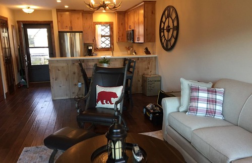 Burnsville Cabina | Hidden Mountain Gem with Fantastic Views!