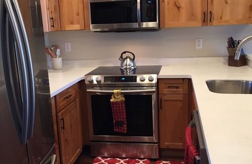 Burnsville Cabina | Hidden Mountain Gem with Fantastic Views!