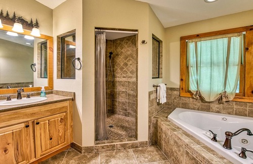 Maggie Valley Cabina | Hidden Mountain Respite - 5 bedrooms, 2 Bath, Game Room, Hot Tub, Firepit,