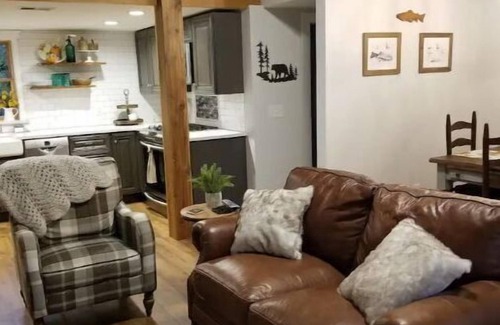 Newland Cabaña | Hidden Nest in Linville Landharbor. Only minutes from Grandfather Mountains