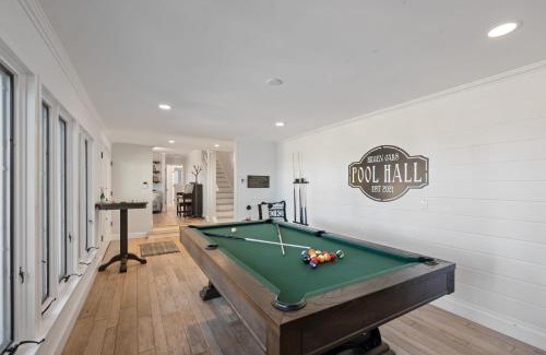 Atascadero Casa | Hidden Oaks Farmhouse by AvantStay Hot Tub Deck