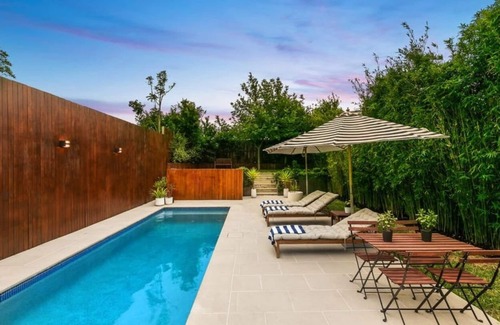 Cessnock Cabaña | Hidden Oasis in The Hunter Valley with heated pool 'The Cutest Cottage'