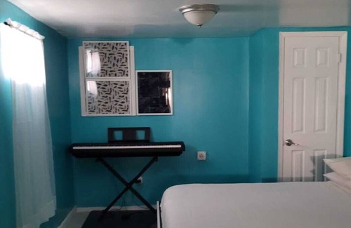Hempstead Apartamento | Hidden Oasis w/B&B option....