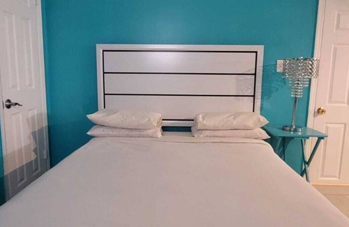 Hempstead Apartamento | Hidden Oasis w/B&B option....