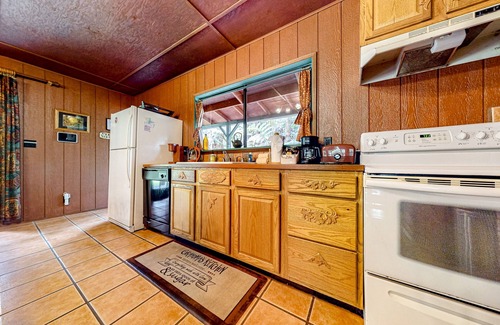 Volcano Casa | Hidden paradise with a hot tub, wood fireplace, large lanai, & jetted tub