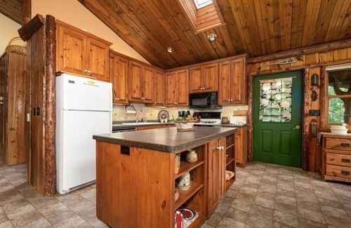 Emily Cabina | Hidden Pines Lakefront Family Home with WIFI only 2.5 hours from the Twin Cities