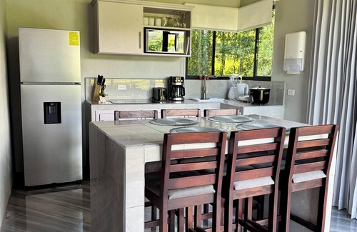 Peñas Blancas Cabina | House next to the mountain and a beautiful river, ideal for resting and relaxing