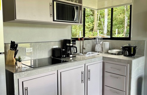 Peñas Blancas Cabina | House next to the mountain and a beautiful river, ideal for resting and relaxing