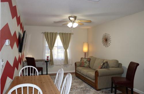 Lakeland Apartamento | Hidden Ruby-Apartment with Kitchen and Laundry