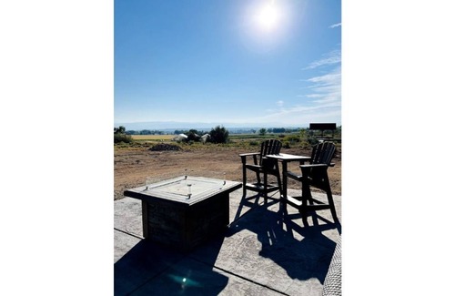 Montrose County Casa | Hidden Seewald Cabin on Vineyard with Hot Tub