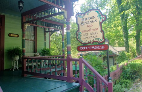 Eureka Springs Historic District Cama Y Desayuno | Hidden Springs Bed and Breakfast