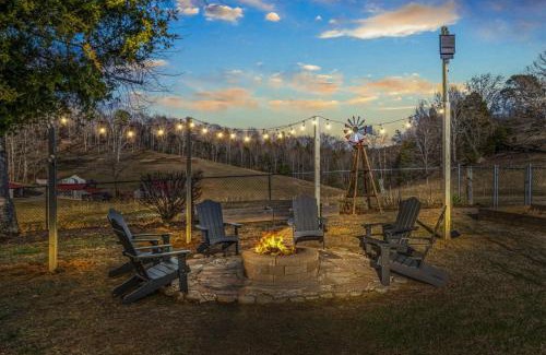 Walland Casa | Hidden Star Hideaway-Blackberry Farm-Smoky Mtn Nat Park-Hot Tub- Fire Pit- Fenced Yard- Pet Friendly