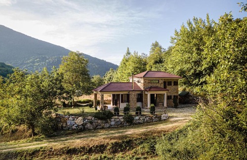 Zarouhla Apartamento | Hidden Stone Chalet