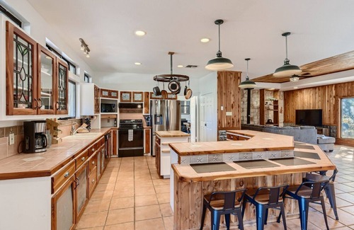 Austin Villa | Hidden Valley: Your Dream Rustic Wedding Venue w/t Complimentary Accommodations