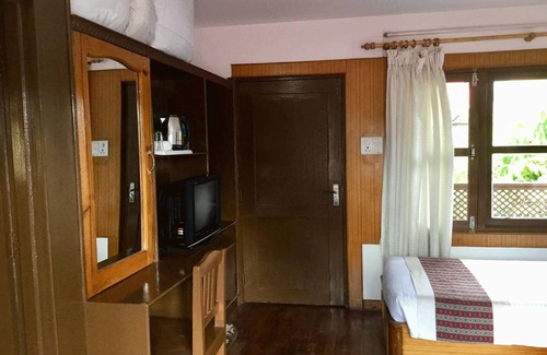 Sauraha Hotel | Hidden World Resort And Spa