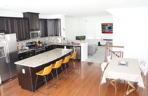 Glen Burnie Casa | HiddenParadise in Scenic community, mins to attractions & WaterFront. Sleeps 9