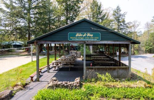 Lake Luzerne Complejo | Hide-A-Way Waterfront Cottages