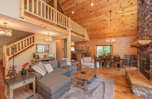 Mountainside Casa | New! Hide and Go Creek: Lake Area, Fireplace, A/C!