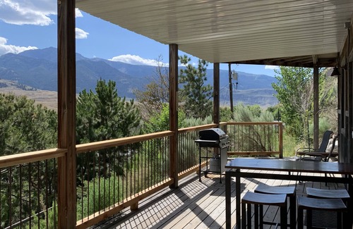 Gardiner Casa | Hide-away at Yellowstone Archview