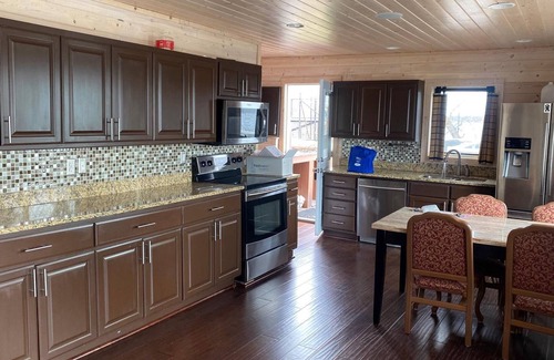 Pelican Rapids Cabina | Big Pelican Lake - 2 habitaciones, 1 baño con una pequeña casa de literas. Increíbles amaneceres!