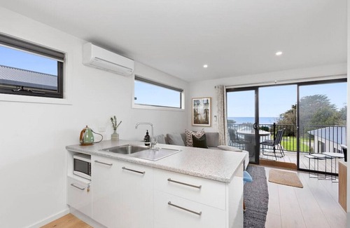 Apollo Bay Cabina | Hideaway by the Bay - in a popular caravan park