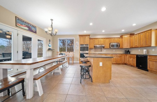 Jacksboro Casa | Hideaway Cove Huge Lakefront Home, Private Dock