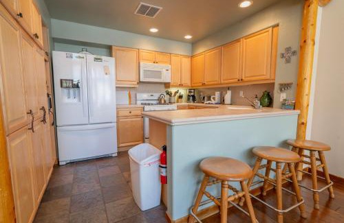 June Lake Apartamento | Hideaway Down Canyon #101