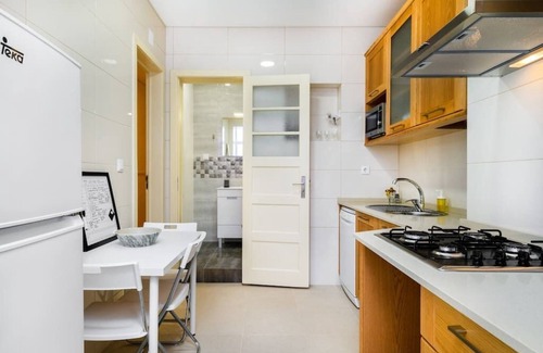 Alto do Pina Apartamento | Hideaway Family Apartment | Prime Location | Wi-Fi