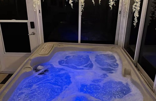 Port Saint Lucie Apartamento | Hideaway Guest Suite with Hot Tub, Pool Table and much more