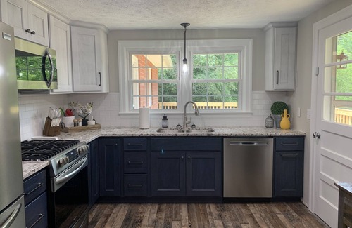 Grand Rivers Casa | Hideaway Hill - the peacefulness you want within walking distance to downtown.