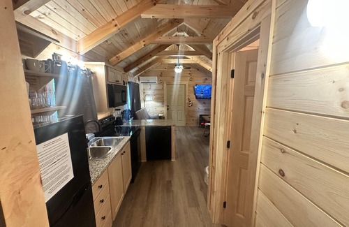 Union Mills Cabina | Hideaway Holler -Hot Tub, Fireplace,Hiking,View,Near Asheville ,WiFi