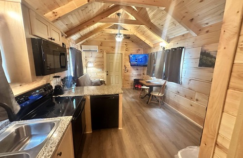 Union Mills Cabina | Hideaway Holler -Hot Tub, Fireplace,Hiking,View,Near Asheville ,WiFi