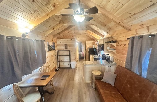 Union Mills Cabina | Hideaway Holler -Hot Tub, Fireplace,Hiking,View,Near Asheville ,WiFi