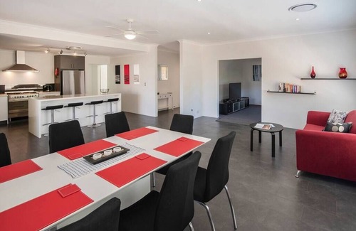 West Busselton Casa | Hideaway on High- 10 minute walk to town