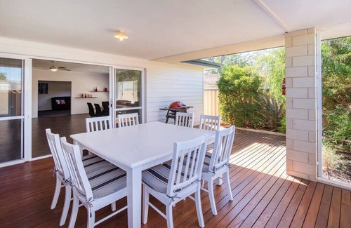 West Busselton Casa | Hideaway on High- 10 minute walk to town